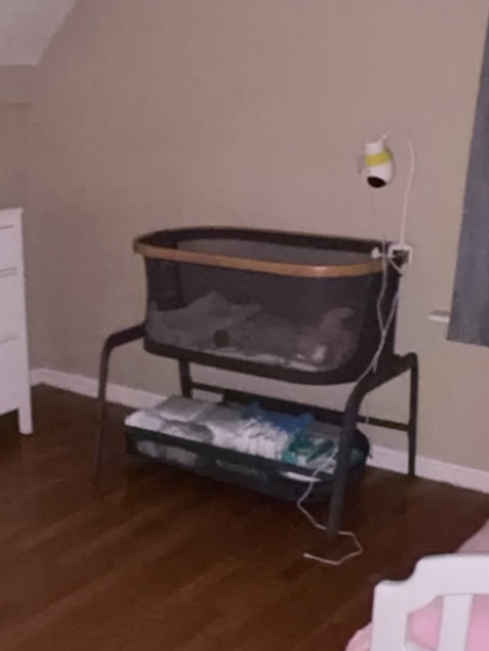 Maxi cosi Lora  Mesh Bassinet with Storage Shelf